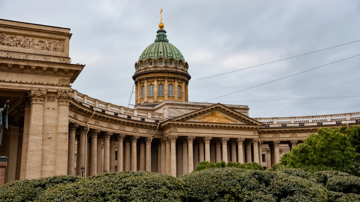 В связи с пребыванием в Казанском соборе мощей Георгия Победоносца изменится движение в центре города - tvspb.ru