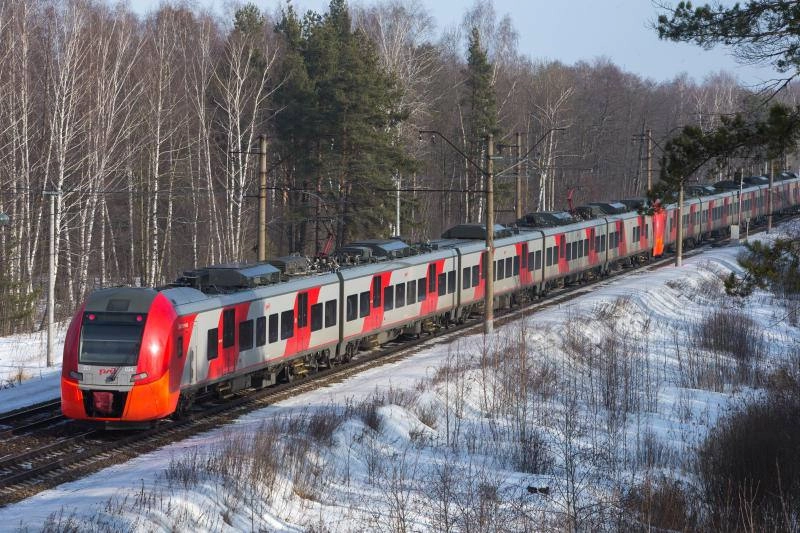 Петербуржцам рассказали, как будут курсировать электрички в новогодние каникулы - tvspb.ru