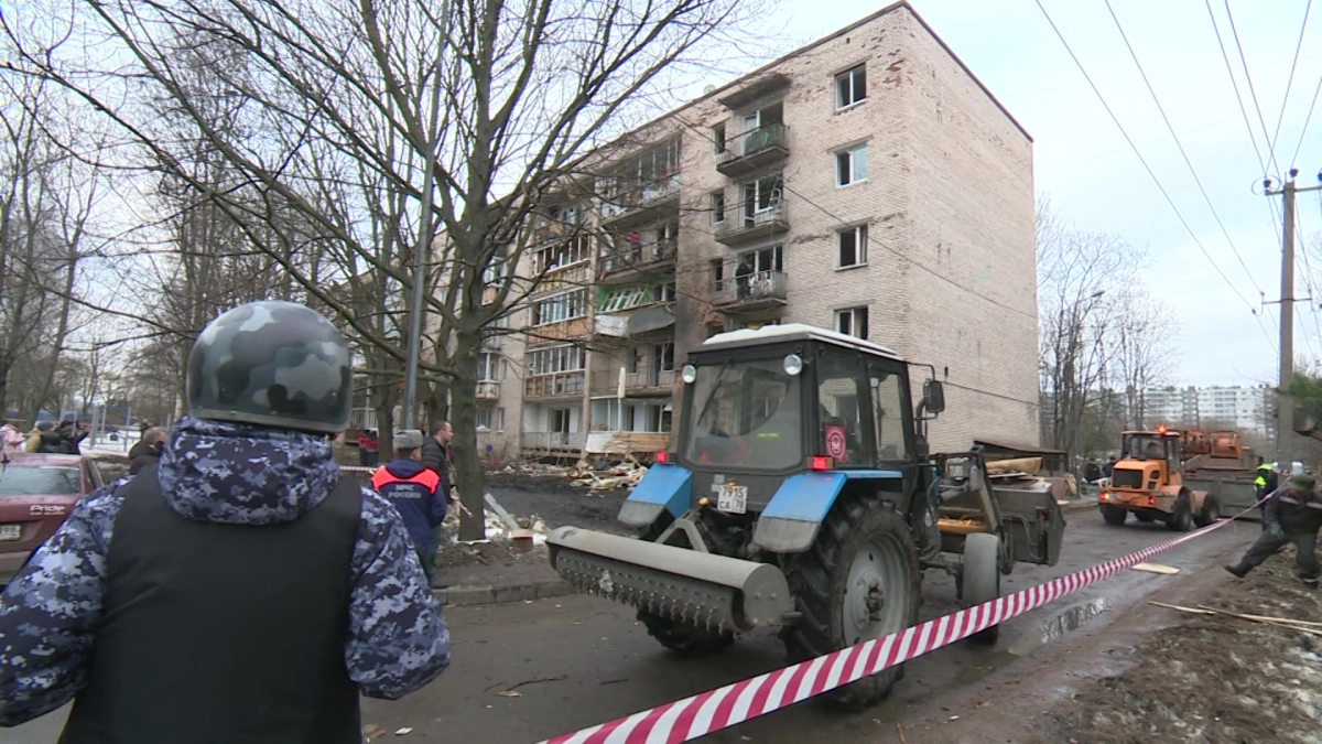 В Петербурге начали оценивать повреждения автомобилей, пострадавших от атаки БПЛА - tvspb.ru