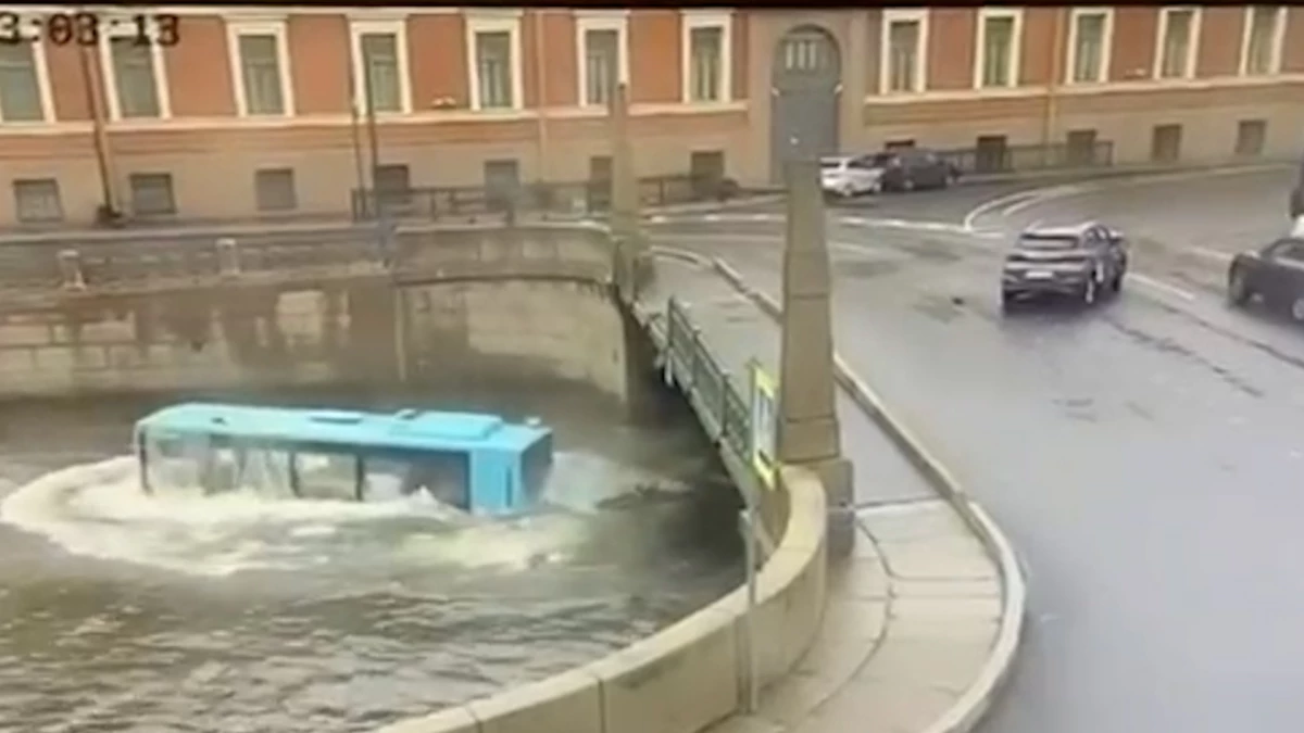 Более двух человек погибло в аварии с автобусом. Водителю грозит до пяти лет тюрьмы - tvspb.ru