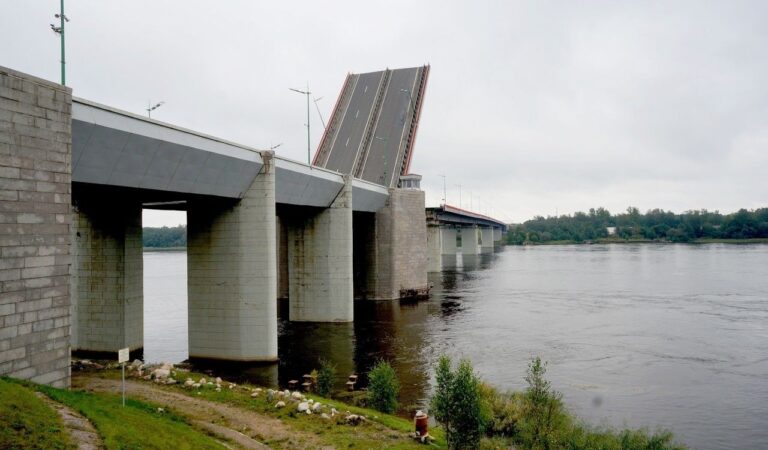 На трассе «Кола» разведут Ладожский мост через Неву