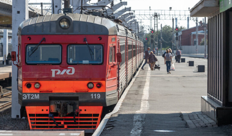 Во время новогодних каникул поезд Москва – Санкт-Петербург будет следовать через Великие Луки