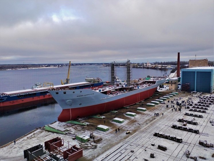 Под Петербургом спустили на воду морской танкер «Инженер-адмирал Котов»